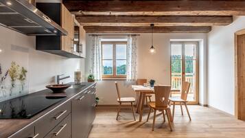 Fridge, microwave, stovetop, dishwasher