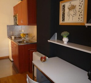 Frigorífic, microones, forn i cafetera i tetera 