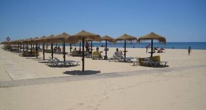 2 bedroom top floor apartment, swimming pool, Air-Con.