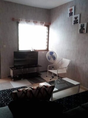 TV - Beautiful furnished 2 room apartment in the ATCI Riviera (Abidjan)