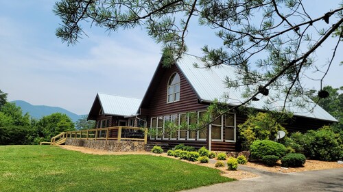 Panoramic Happiness ~ Majestic Mountain Views ~ 5000SF ~ Easy Access