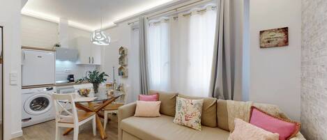 Televisio, takka, kirjoja