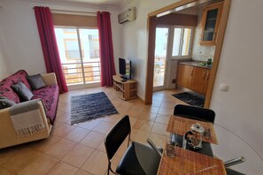 Télévision, lecteur de DVD, chaîne hi-fi