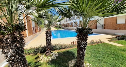 Apartamento de 1 habitación con balcón junto a la piscina, aire acondicionado, muy cerca de la playa.