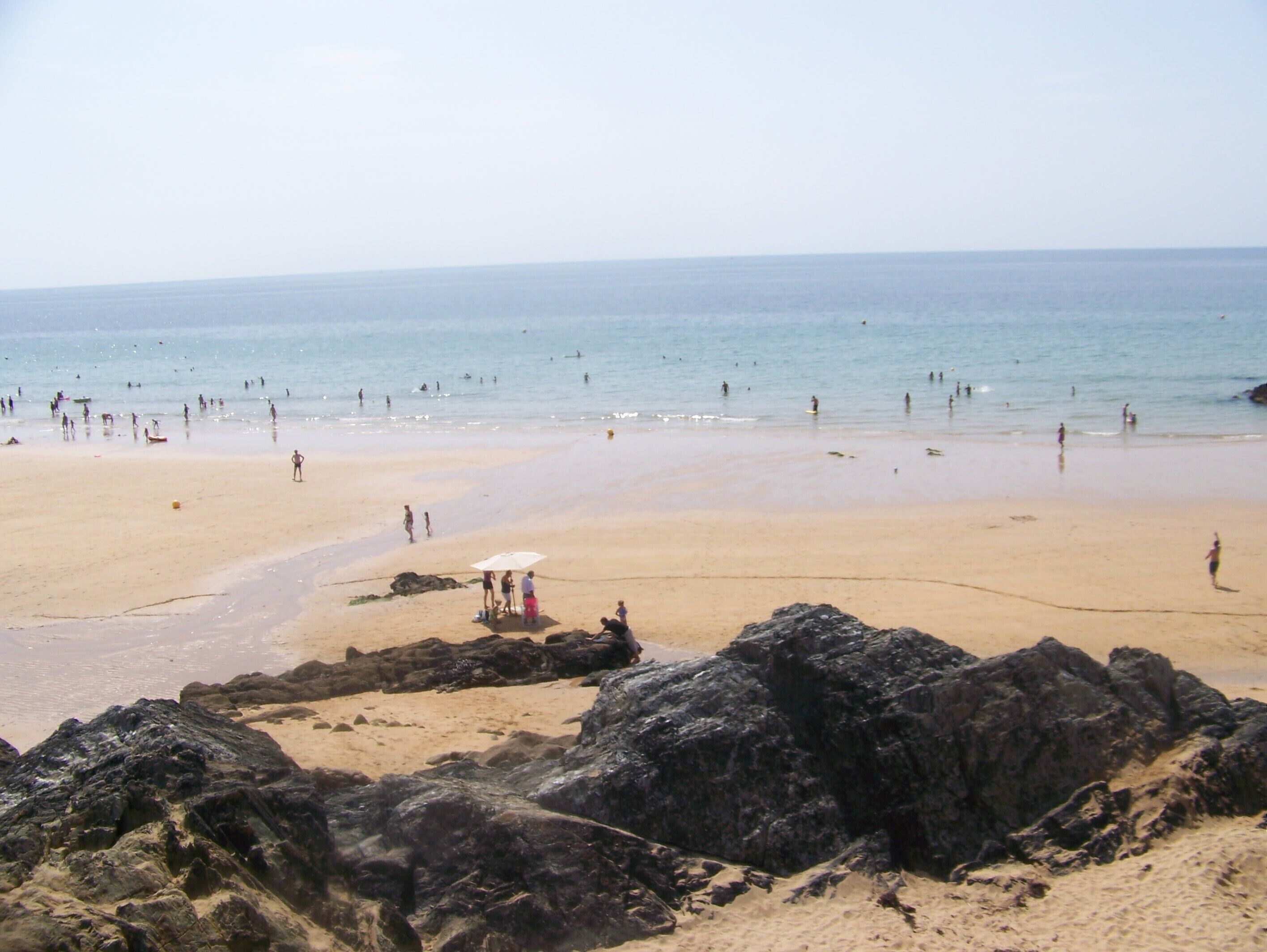 Plage à proximité, chaises longues