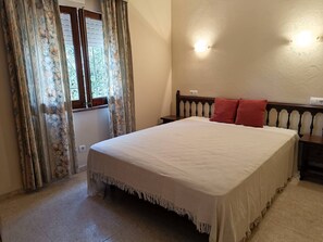 3 slaapkamers, een strijkplank/strijkijzer, wifi