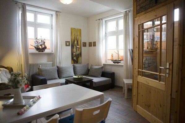 Unclassified image, 1 of 14, button - Southwind apartment / suitable for wheelchairs, barrier-free - Gohr apartments (Stralsund)