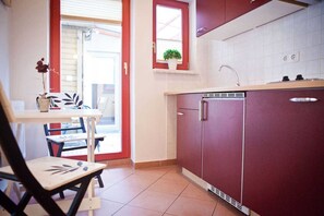 Een koelkast, een microgolfoven