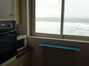 Enjoy a kitchen with an oven and microwave, offering a view of the sea through the window.
