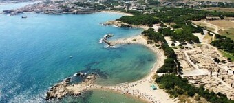 House with swimming pool, large garden and air conditioning 500 m from the beach