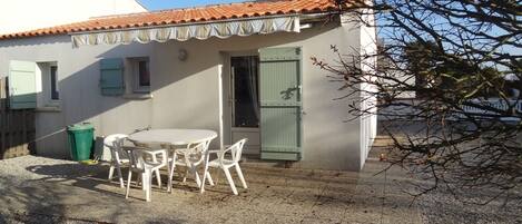 屋外ダイニングエリア