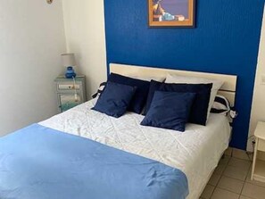 2 chambres, lit de bébé portatif
