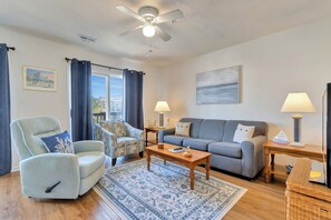 Fernseher, DVD-Player, Stereoanlage