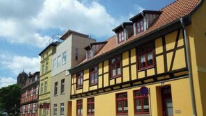 Unclassified image, 2 of 20, button - Apartment Nordwind with view to the harbor - Gohr- apartments (Stralsund)