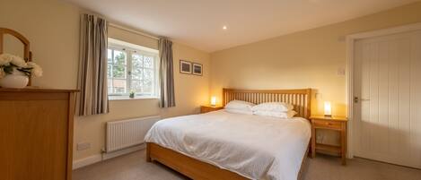 1 sovrum, strykjärn/strykbräda, internet och sängkläder