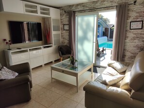 Tv, dvd-afspiller, bøger