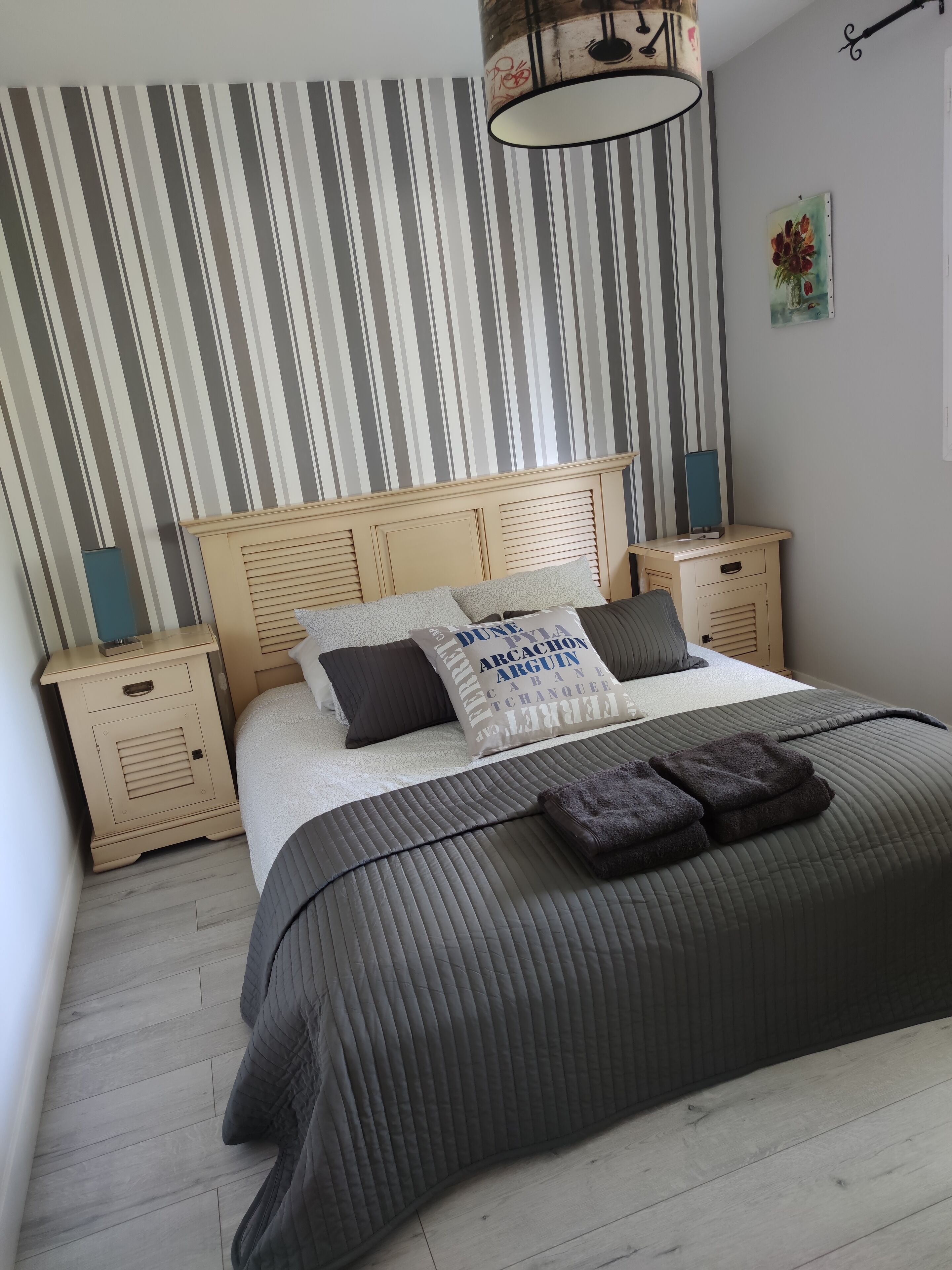 2 slaapkamers, een strijkplank/strijkijzer, reisbedje, gratis wifi