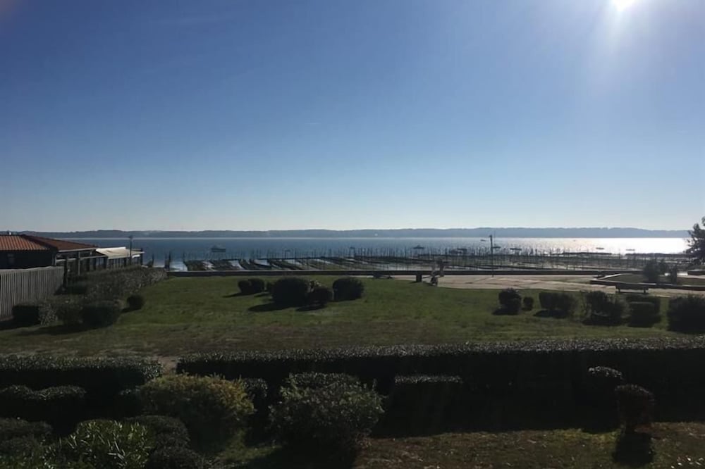 B42 Ideal location in Cap Ferret for this small apartment!