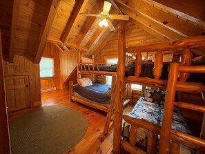 4 bedrooms, desk, free WiFi, bed sheets