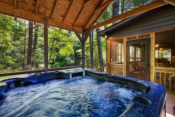 Outdoor spa tub