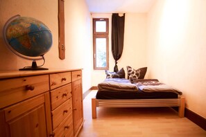 2 habitaciones, tabla de planchar con plancha, wifi y ropa de cama 