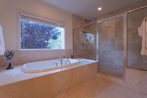 Combined shower/bathtub, jetted bath, hair dryer, towels - Perfect For Large Family Get Aways Or Your Gorgeous Ranch Style Wedding. (Arroyo Grande)