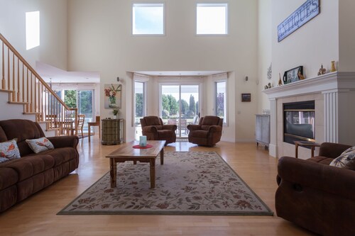 Perfect For Large Family Get Aways Or Your Gorgeous Ranch Style Wedding.