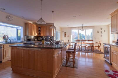 Perfect For Large Family Get Aways Or Your Gorgeous Ranch Style Wedding.