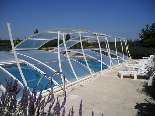 Iso talo maaseudulla panoraamanäkymät pisine