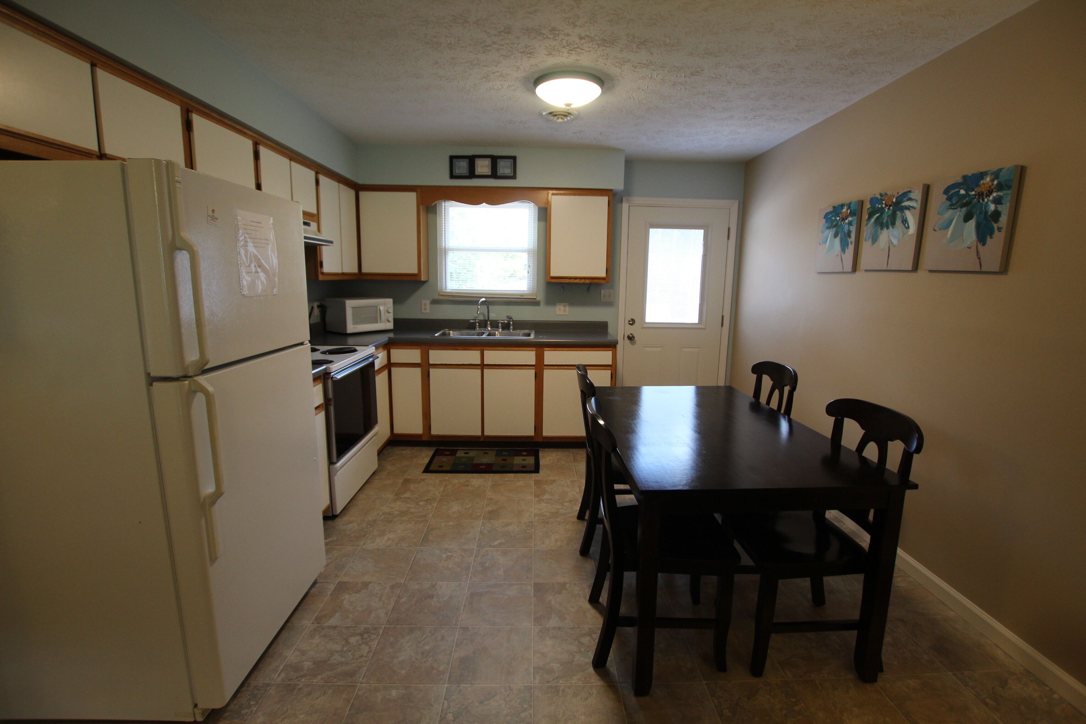 2 bedroom, Pet friendy condo overlooking pool and tennis court.