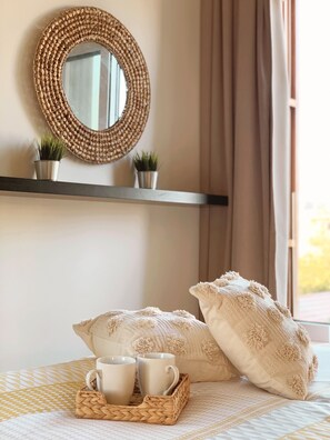 2 Schlafzimmer, Schreibtisch, schallisolierte Zimmer