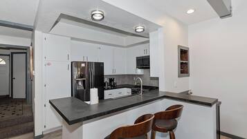 Coffee/tea maker, fridge, microwave, oven