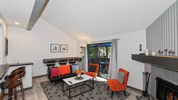 TV, fireplace