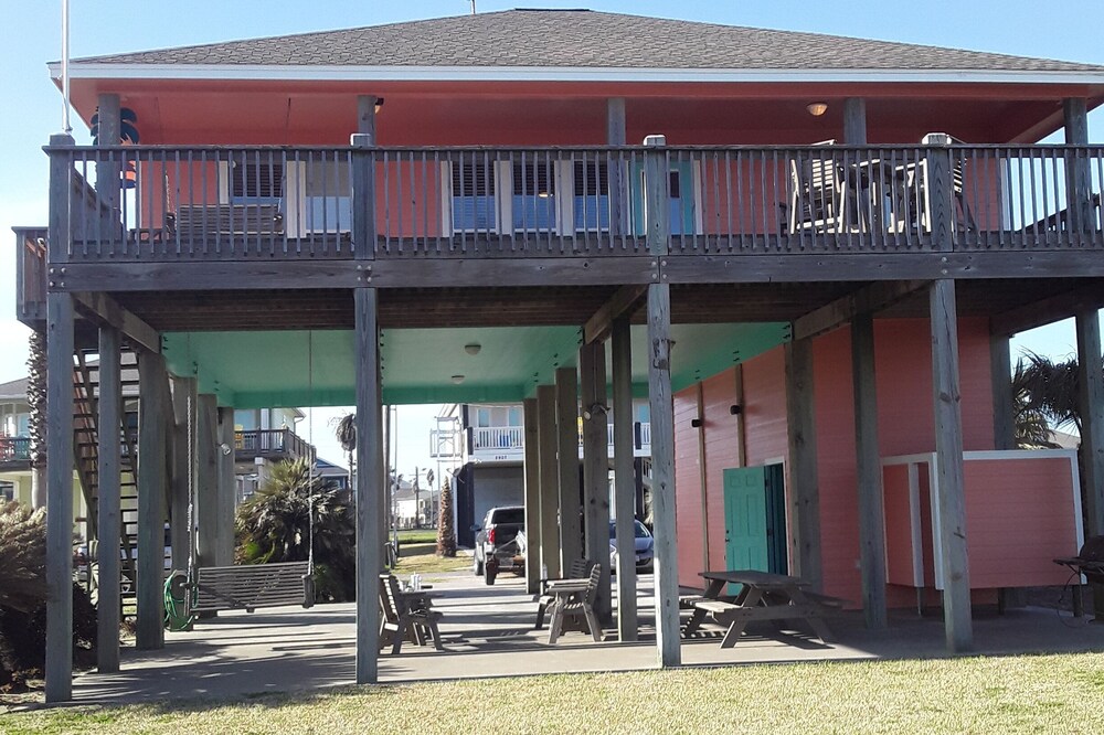 Crystal Beach Texas - Fantastic unobstruced view from this beachfront home.