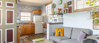 Cozy & Private Studio Guesthouse near downtown