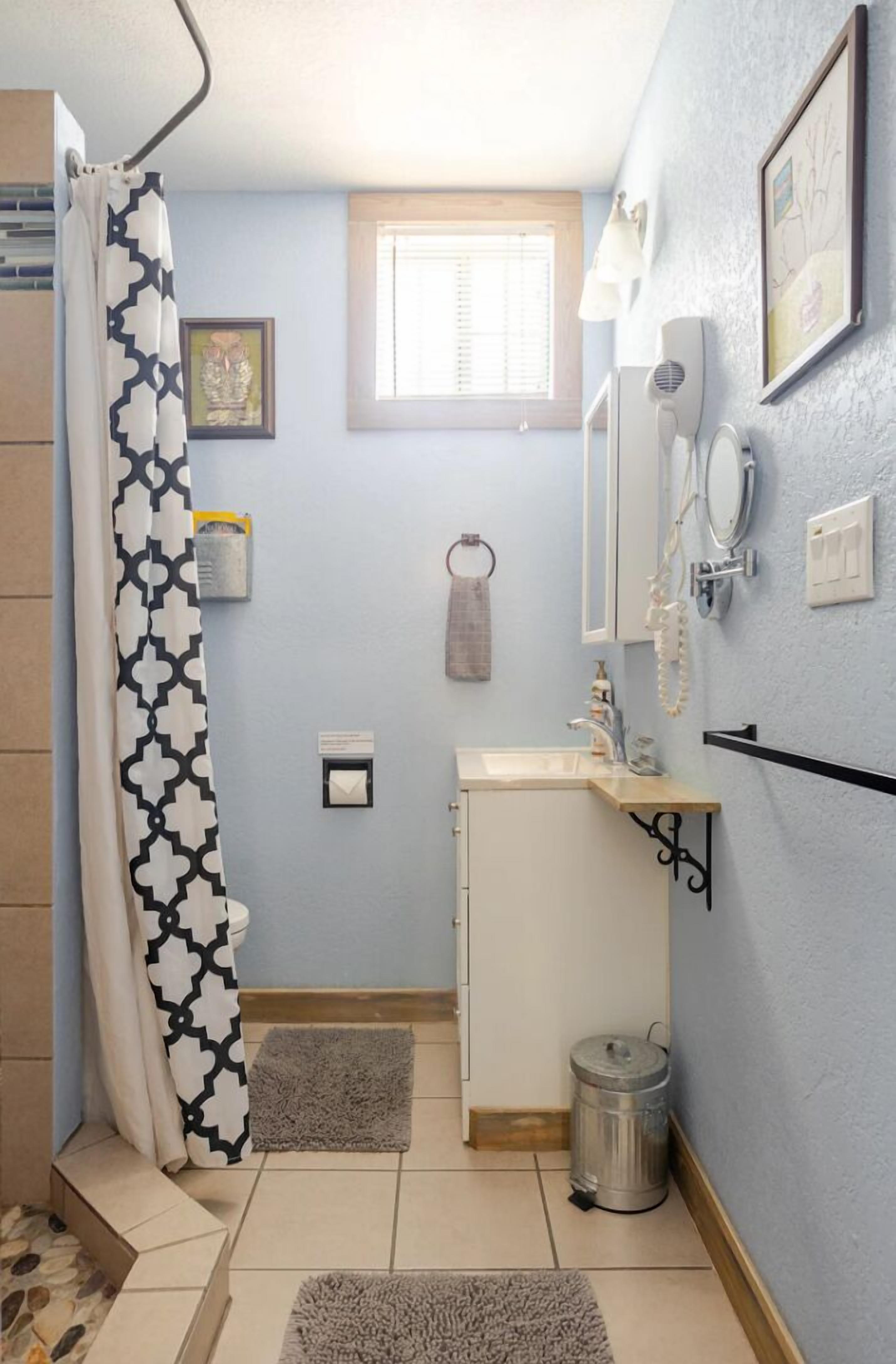 Cozy & Private Studio Guesthouse near downtown