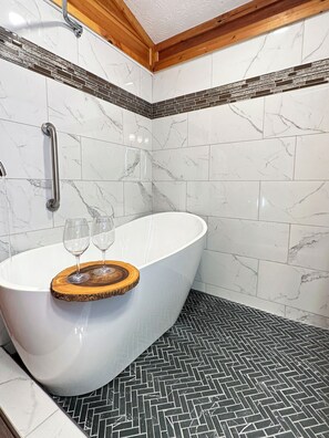 Combined shower/bathtub, hair dryer, towels, soap