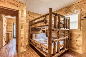 4 chambres, fer et planche à repasser, Wi-Fi gratuit, draps fournis