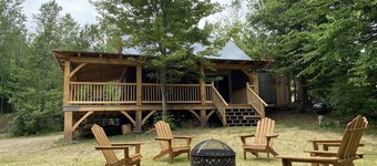 Secluded trailside cabin for 8 people on Kingdom Trails 