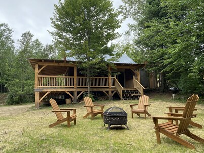 Secluded trailside cabin for 8 people on Kingdom Trails 