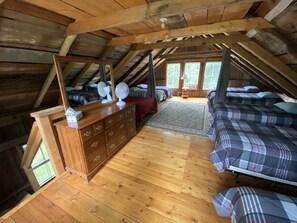 WiFi, bed sheets - Secluded trailside cabin for 8 people on Kingdom Trails  (Burke)
