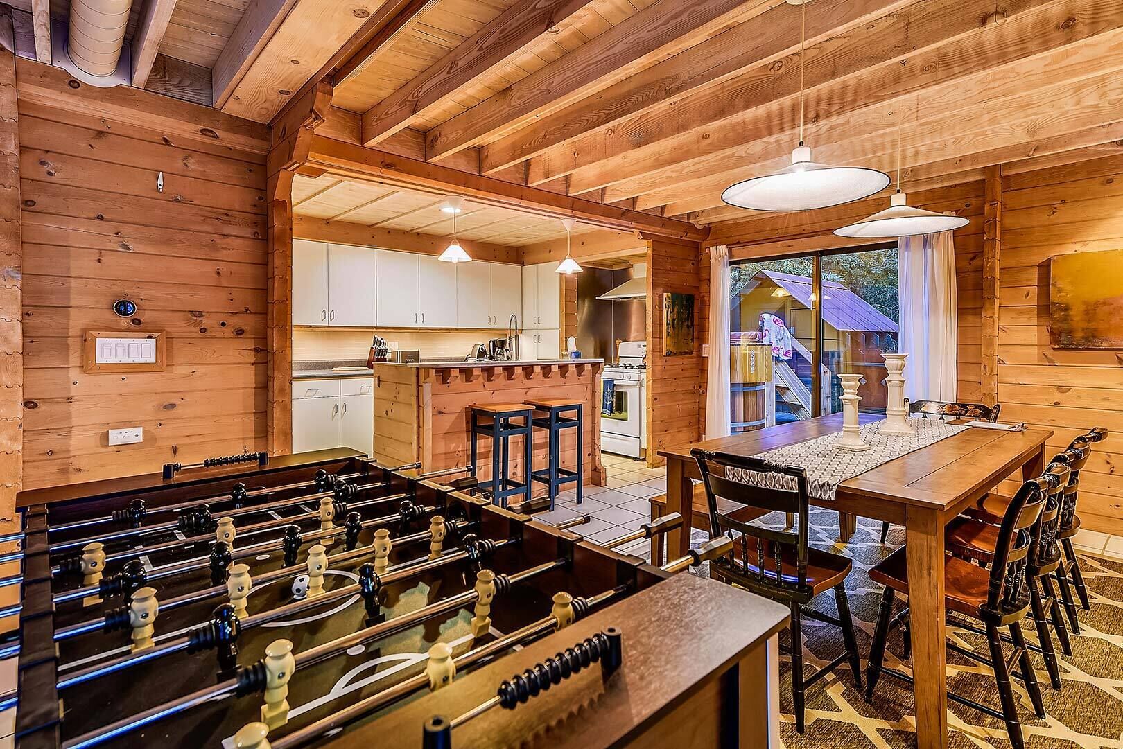 Twinberry Wood ~ Uniquely Charming Chalet Log Cabin on Wooded Hillside