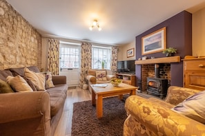 TV, fireplace - Sea Lavender Cottage, Burnham Market, Norfolk (King's Lynn)