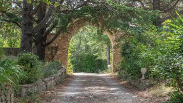 Enceinte de lâhĂ©bergement