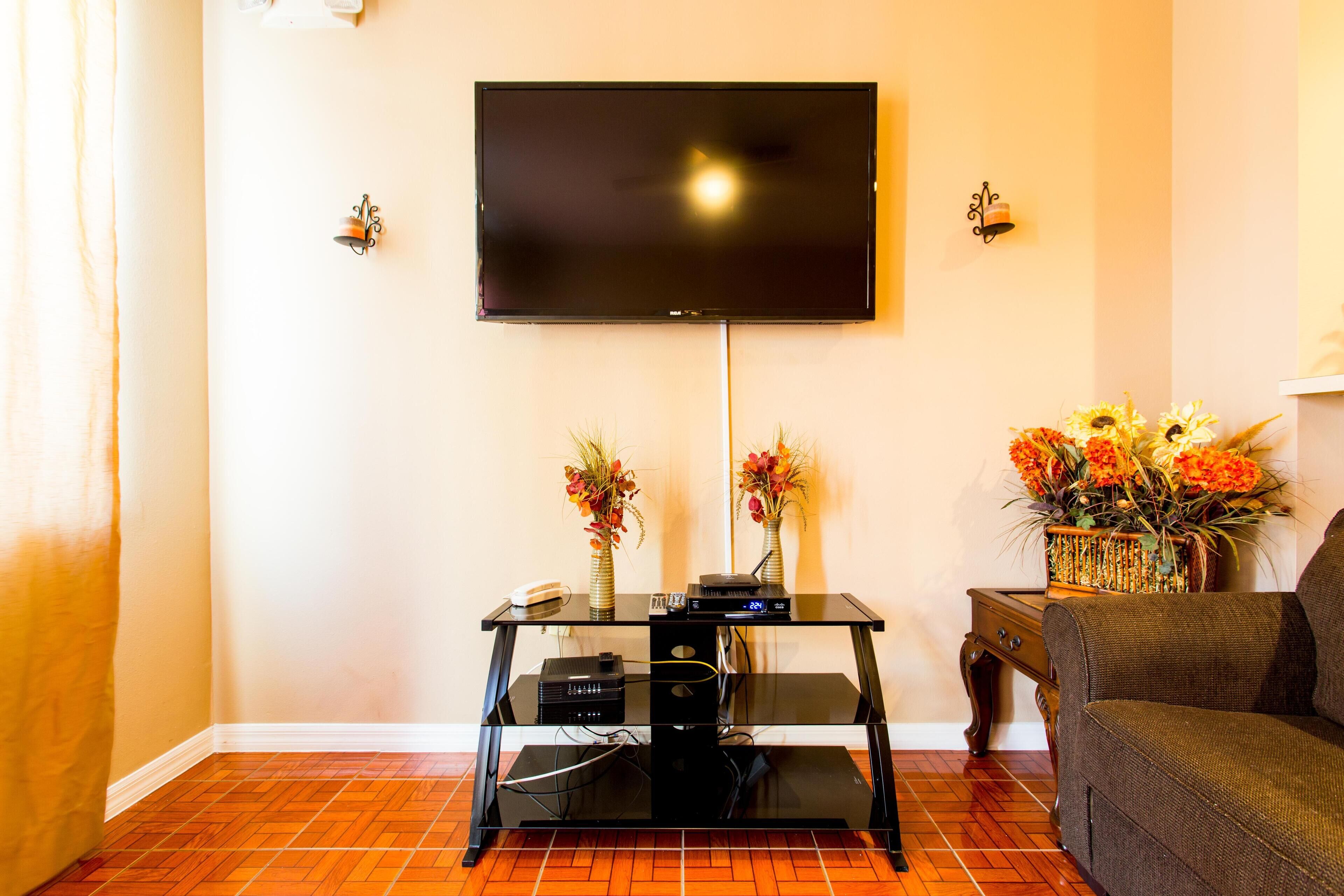 Unit 9 | 3br Home | 2 Mi To Disney | Pet Friendly | Heated Pool | Gated - Celebration, FL