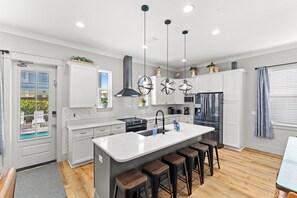 Fridge, microwave, oven, stovetop - Luxury Home with Pool, Golf Cart, Game Room, 4 Minutes to Beach (Miramar Beach)