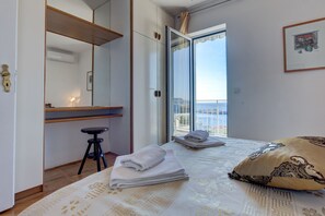 1 bedroom, iron/ironing board, WiFi, bed sheets - Sun Rose One Bedroom Apartment With Sea View (Sveti Stefan)