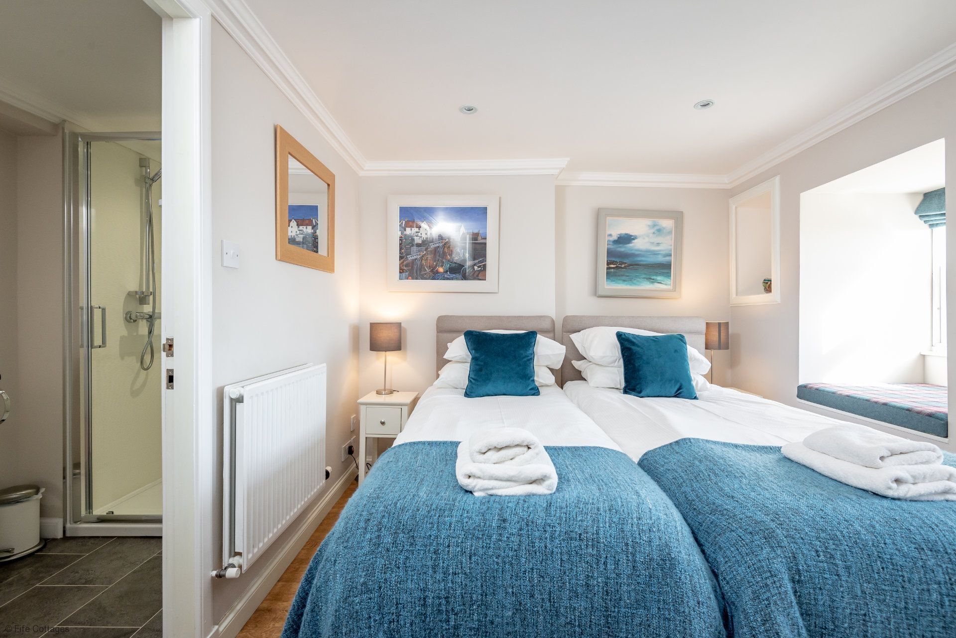 4 habitaciones, tabla de planchar con plancha, internet y ropa de cama 