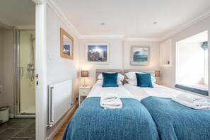 4 bedrooms, iron/ironing board, internet, bed sheets