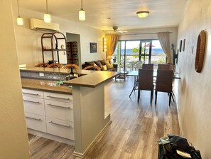 Interior - Updated/Beachfront/180 Sunset View/Dock/Dive Shop/Pool/Restaurants (Kralendijk)